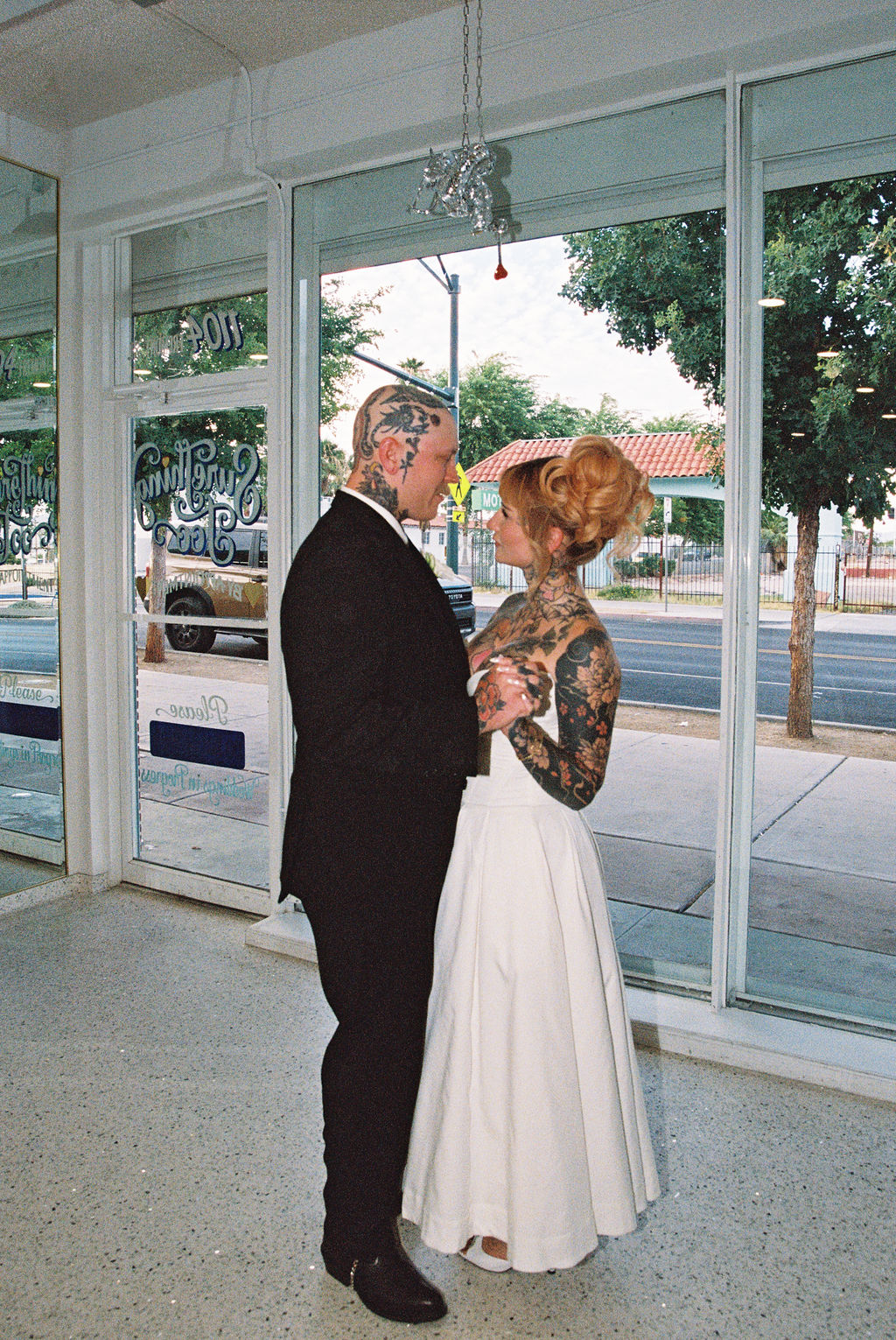 Alt couple elopement first dance